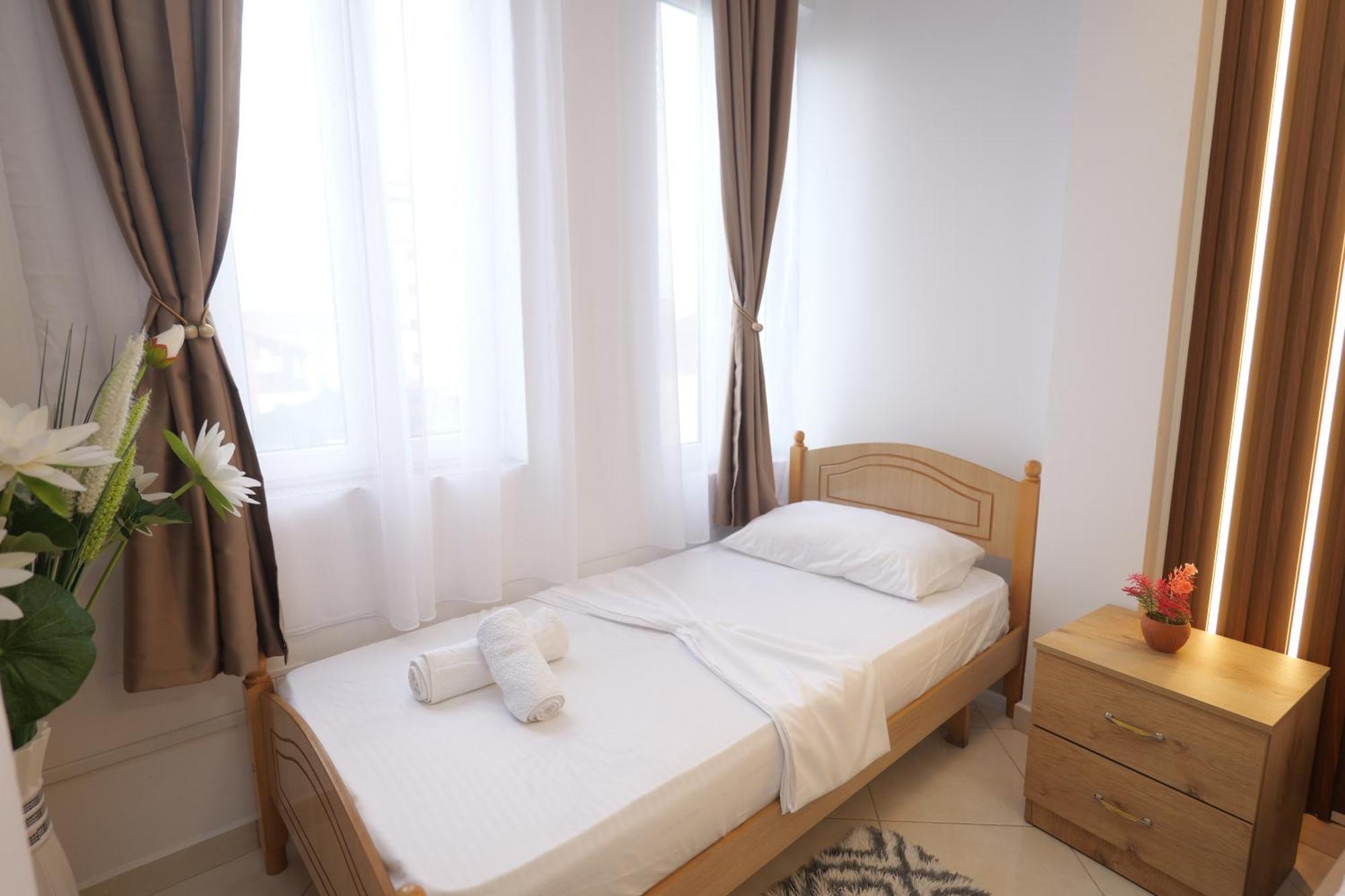 Golden Sleep Hostel Shkoder Exterior photo