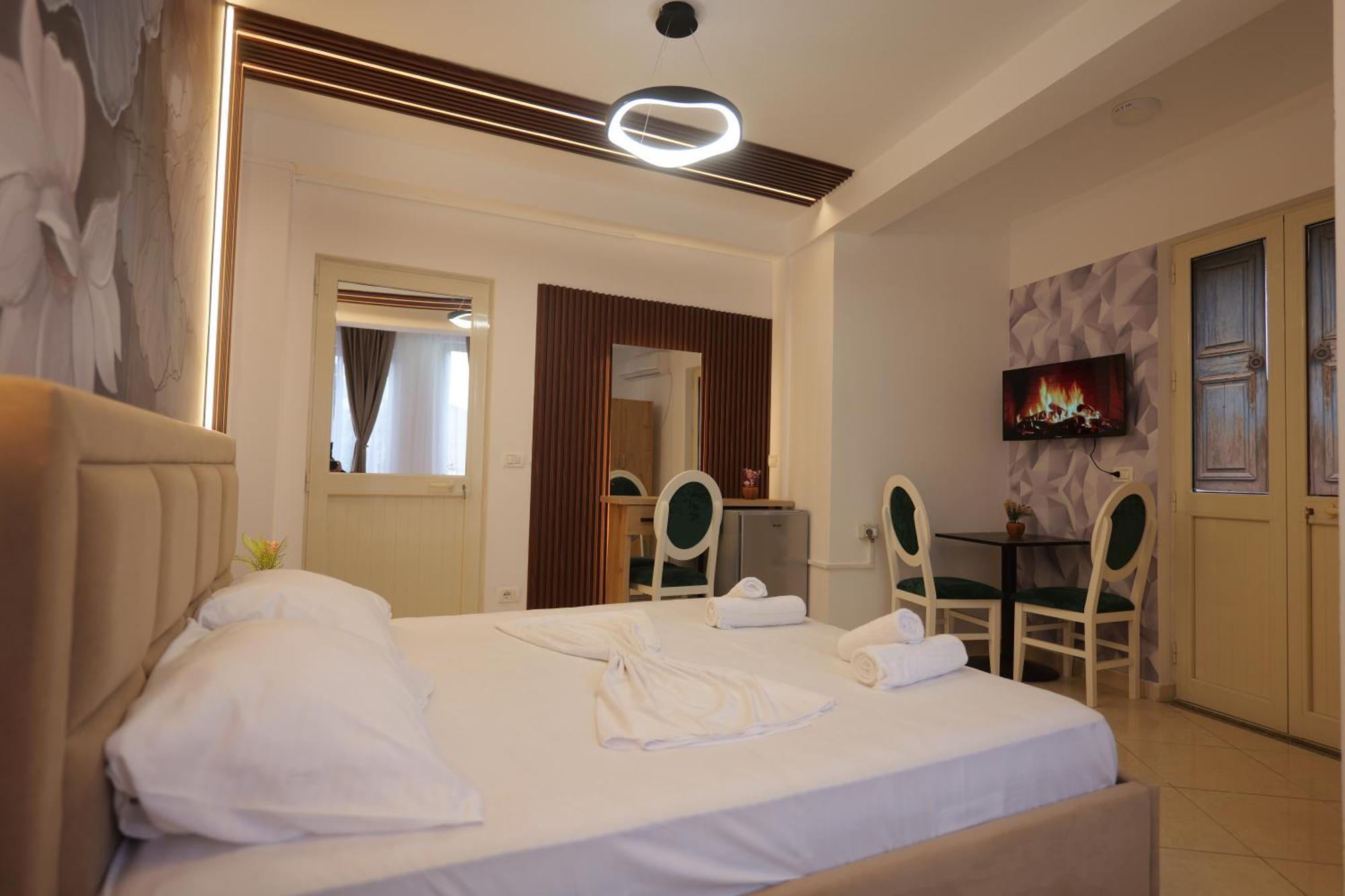 Golden Sleep Hostel Shkoder Exterior photo