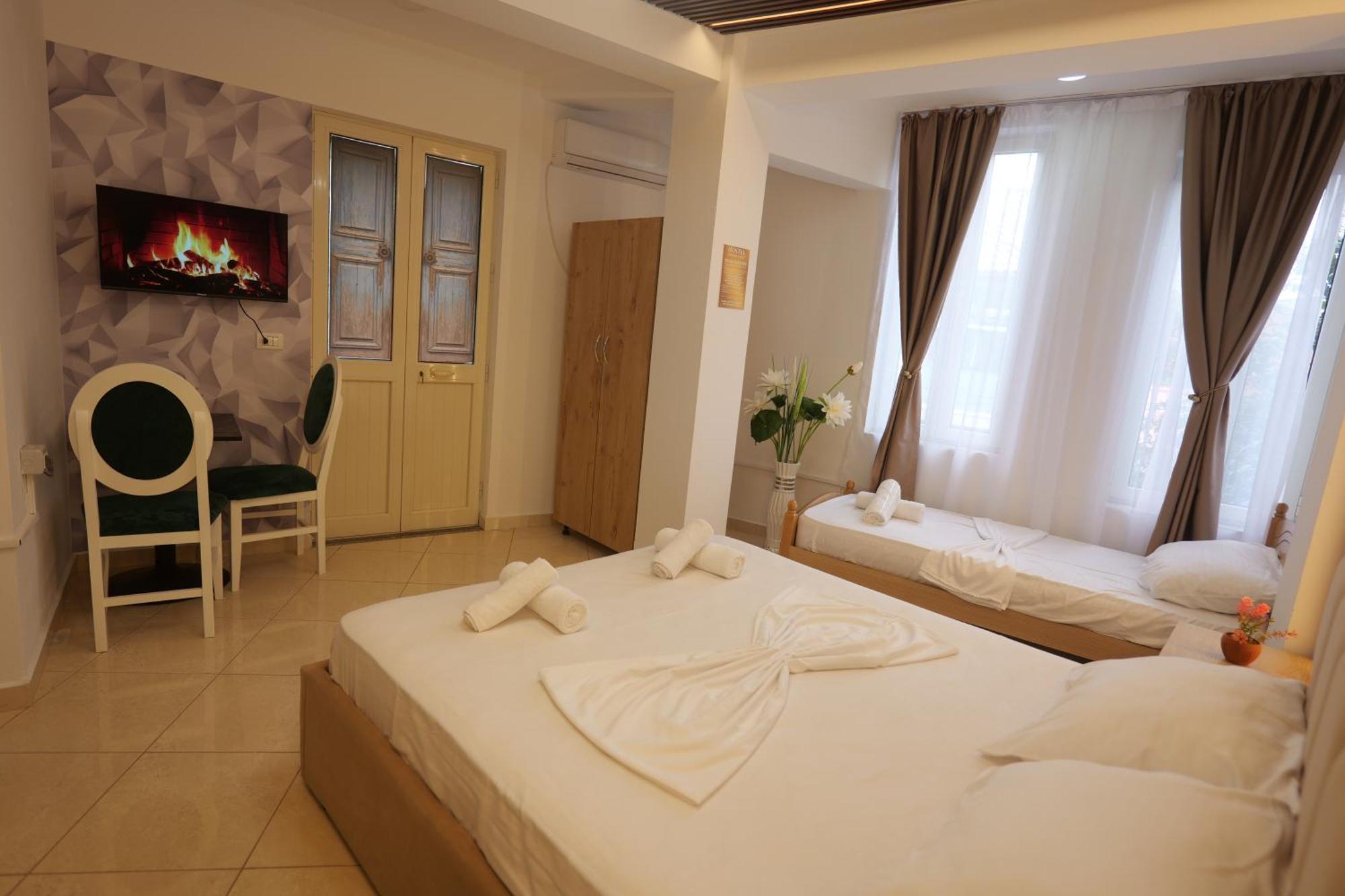 Golden Sleep Hostel Shkoder Exterior photo