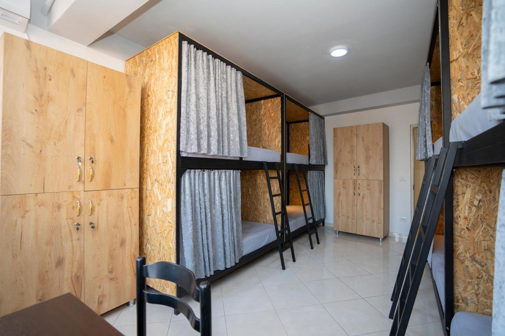 Golden Sleep Hostel Shkoder Exterior photo