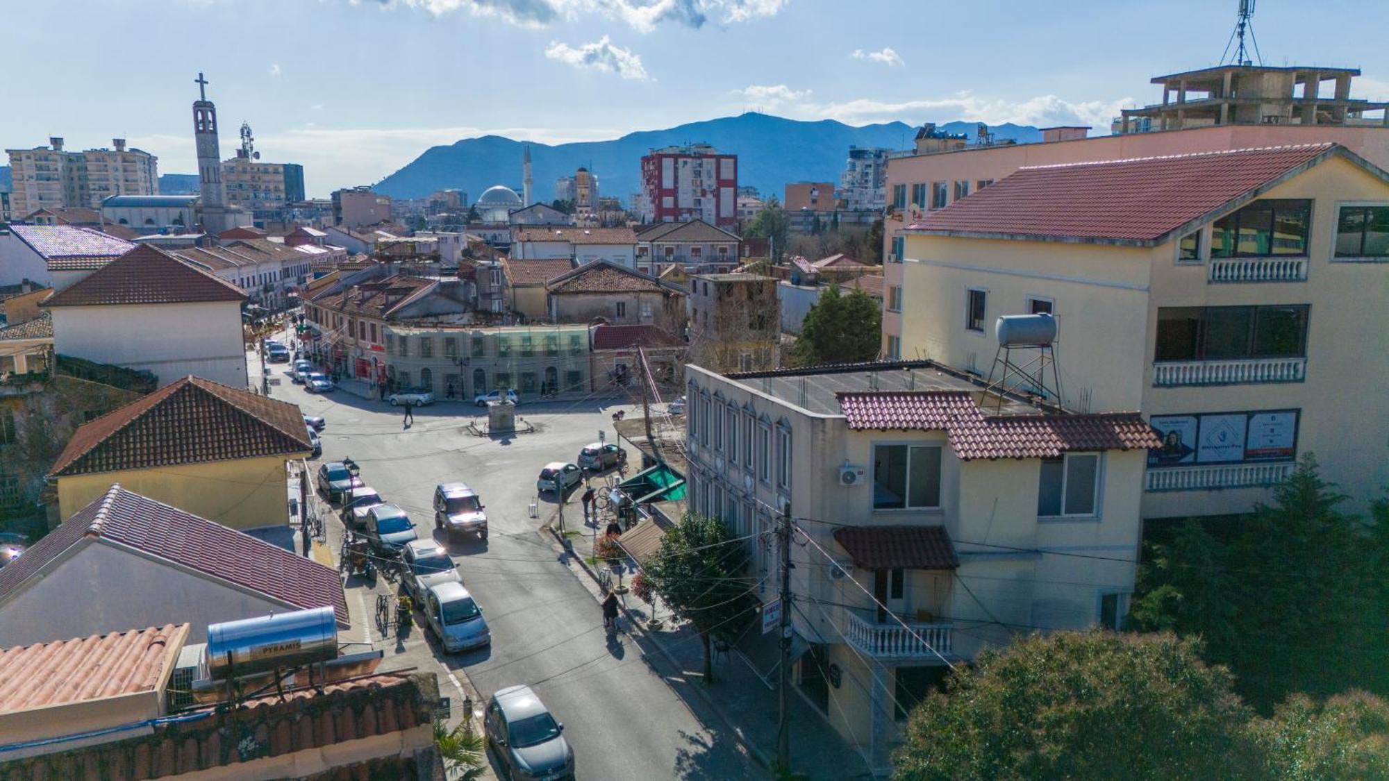 Golden Sleep Hostel Shkoder Exterior photo