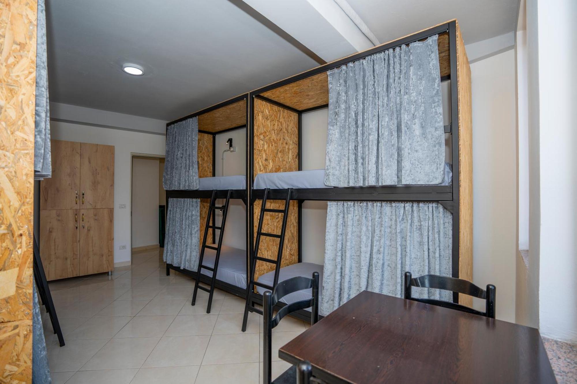 Golden Sleep Hostel Shkoder Exterior photo