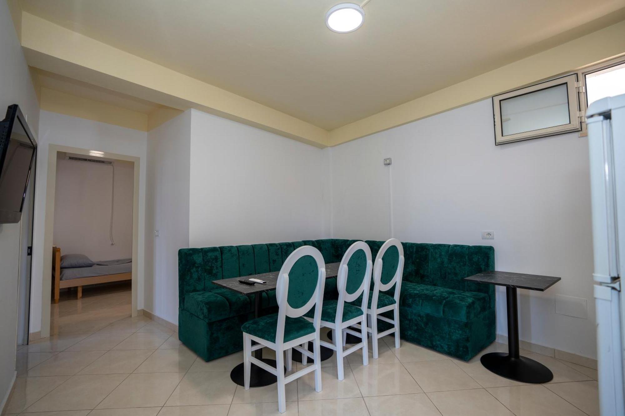 Golden Sleep Hostel Shkoder Exterior photo