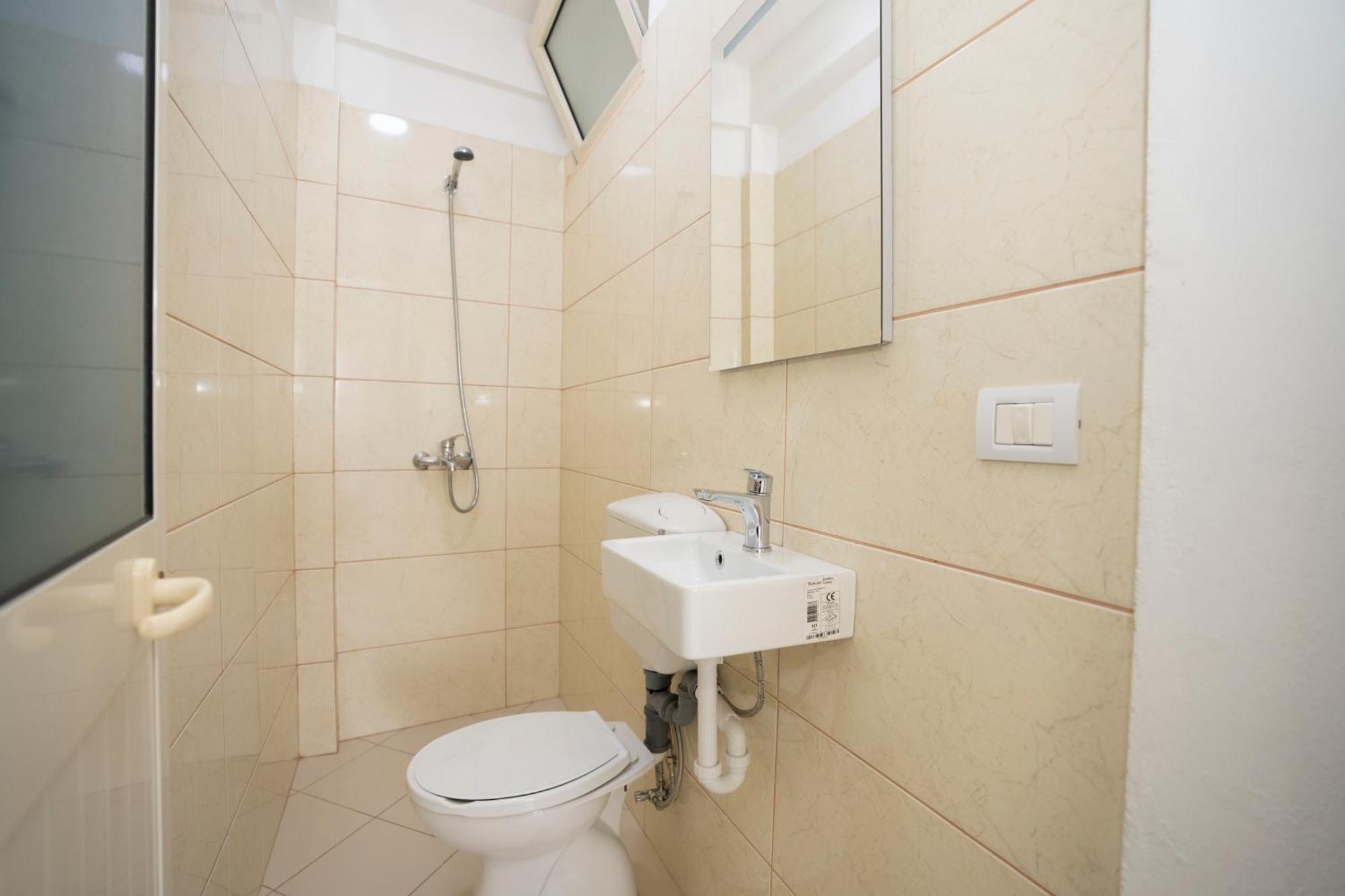 Golden Sleep Hostel Shkoder Exterior photo