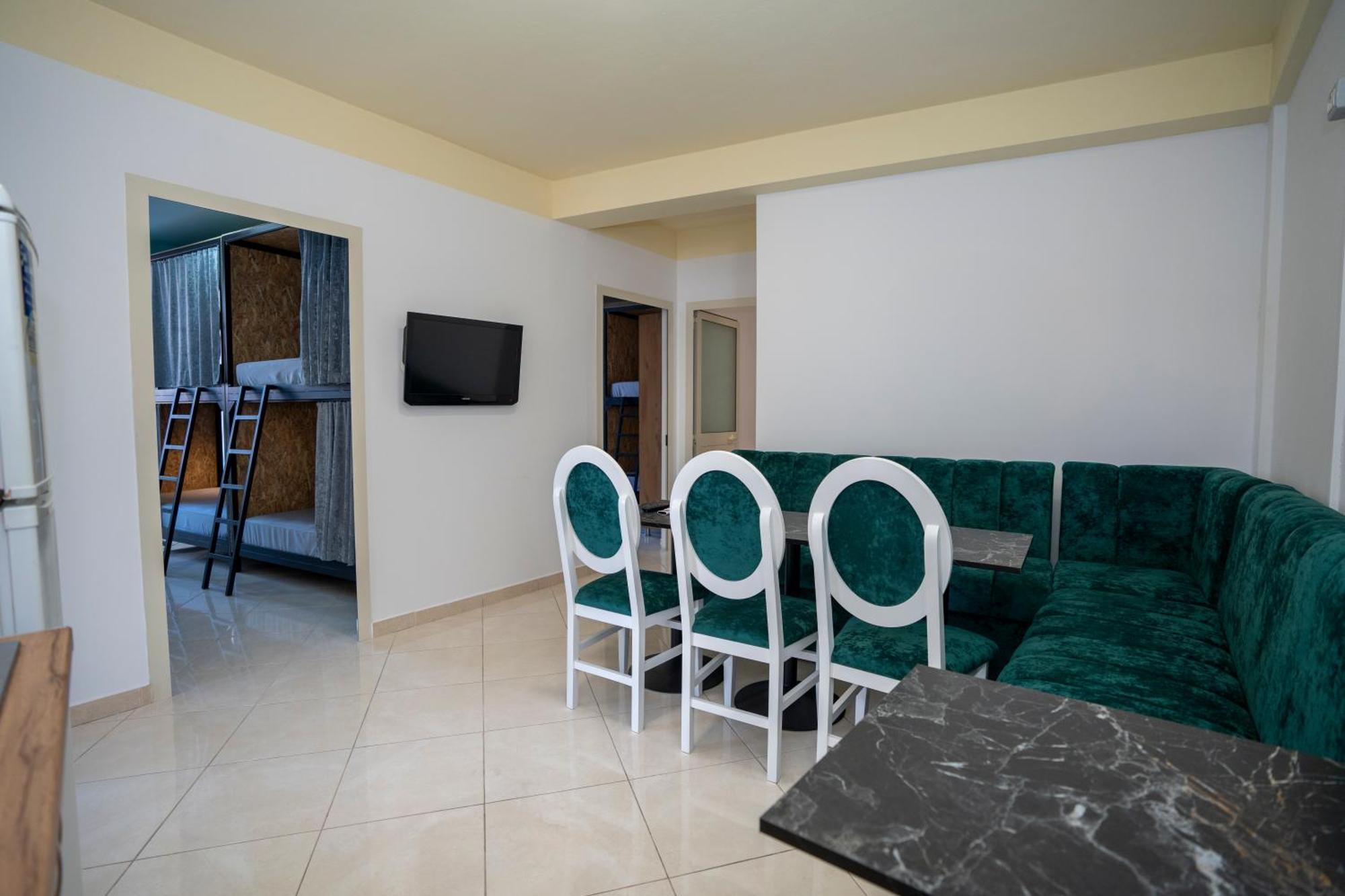 Golden Sleep Hostel Shkoder Exterior photo