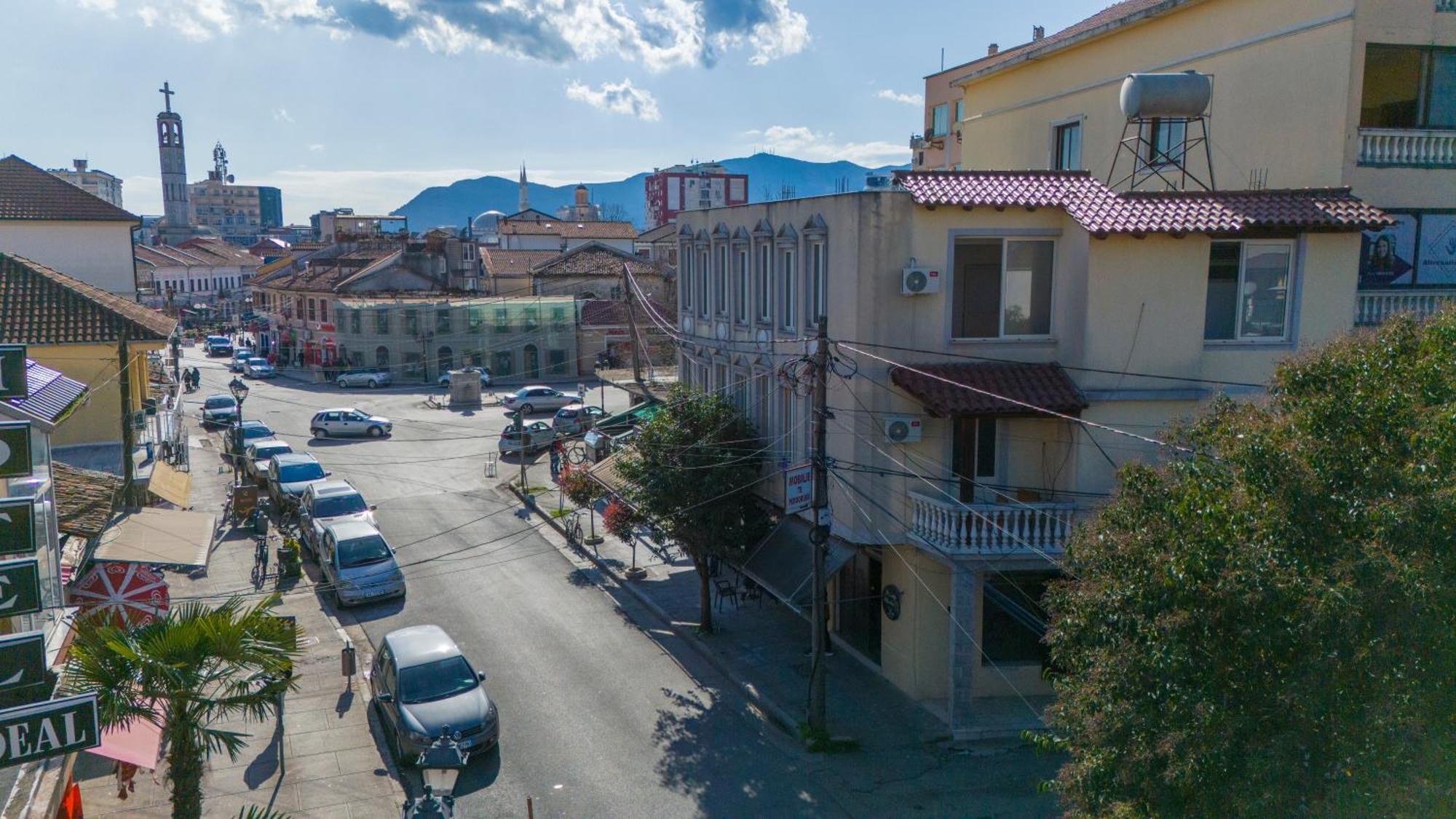 Golden Sleep Hostel Shkoder Exterior photo