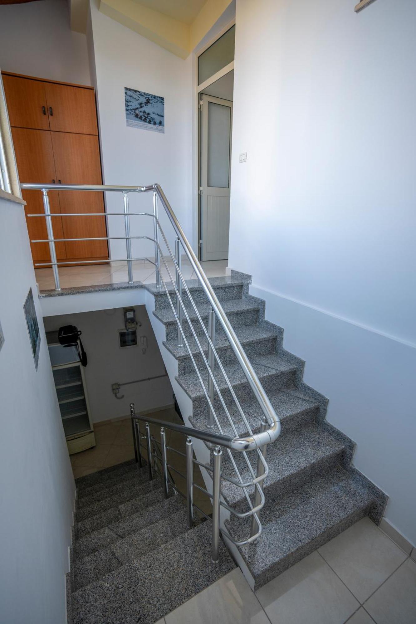 Golden Sleep Hostel Shkoder Exterior photo